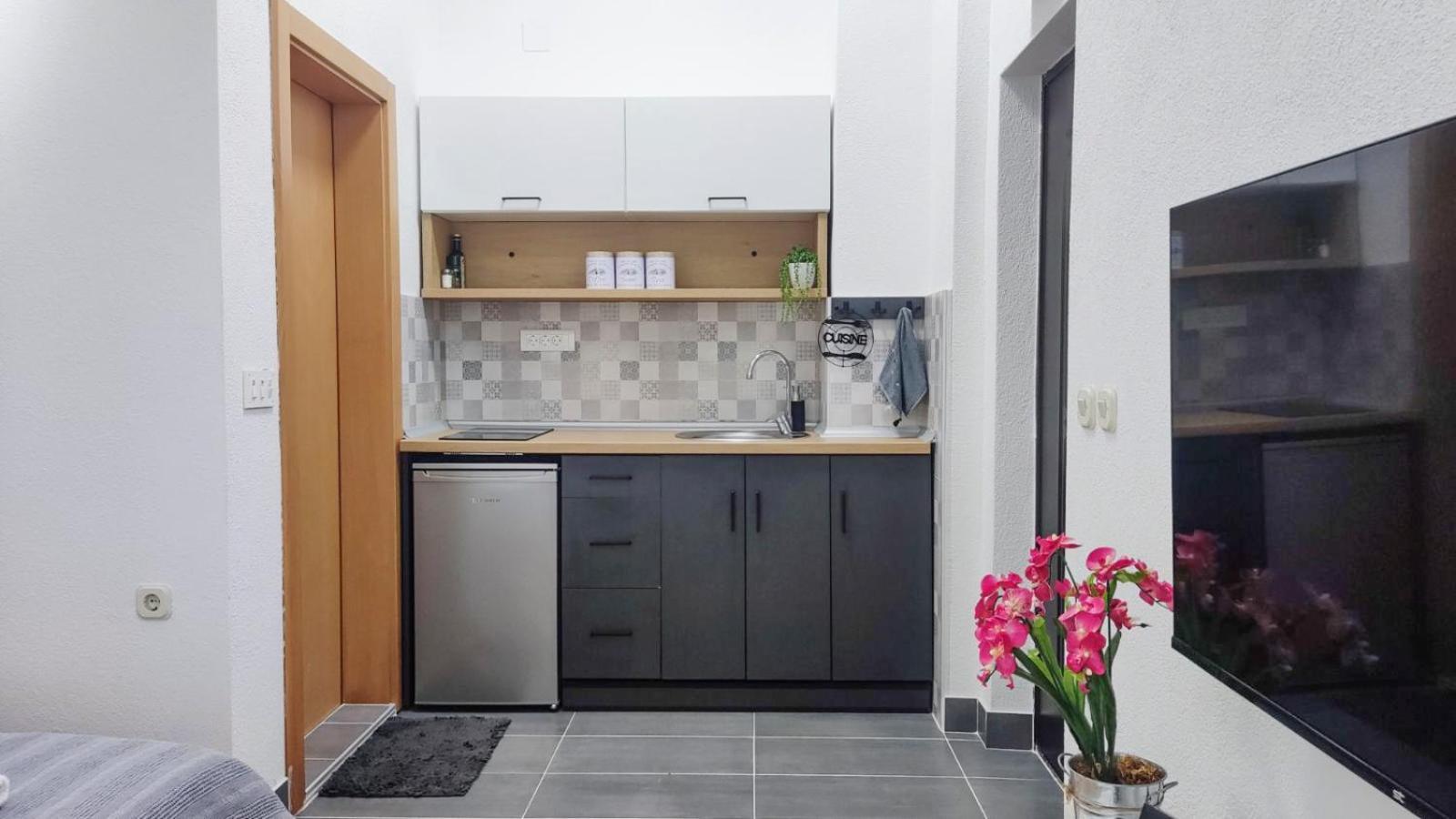 Care'S Studio Ohrid Bagian luar foto